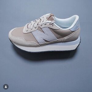 NWB NEW BALANCE 237 SHOES IN 9